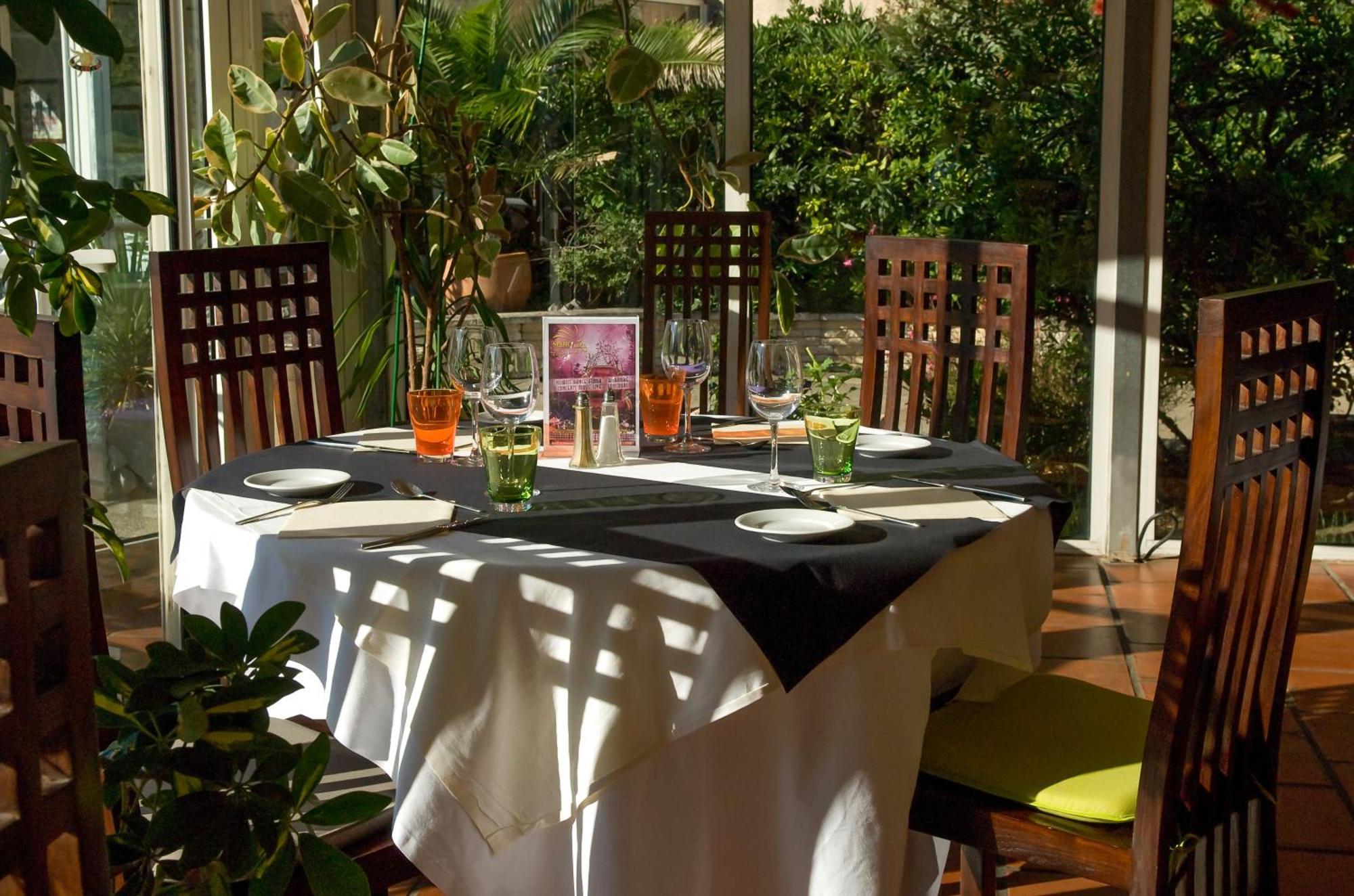 Hotel Le Phoebus Garden & Spa Gruissan Kültér fotó